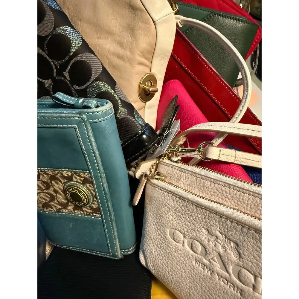 LIVE Wallet • Preowned - Picture 1 of 1